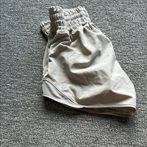 Lululemon Hotty Hot Low-Rise Lined Short 2.5